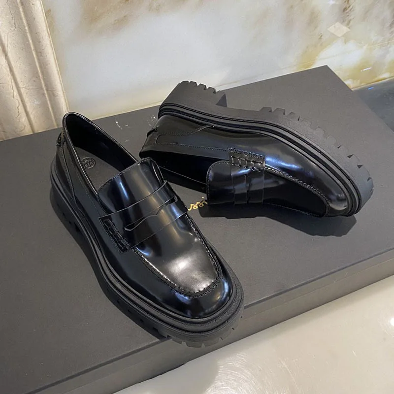 2023 г. демисезонная дамски обувки на плоска подметка от естествена кожа В британския стил, Женски Лоферы от телешка кожа на дебела подметка, Дамски обувки, без Съединителни в платформата