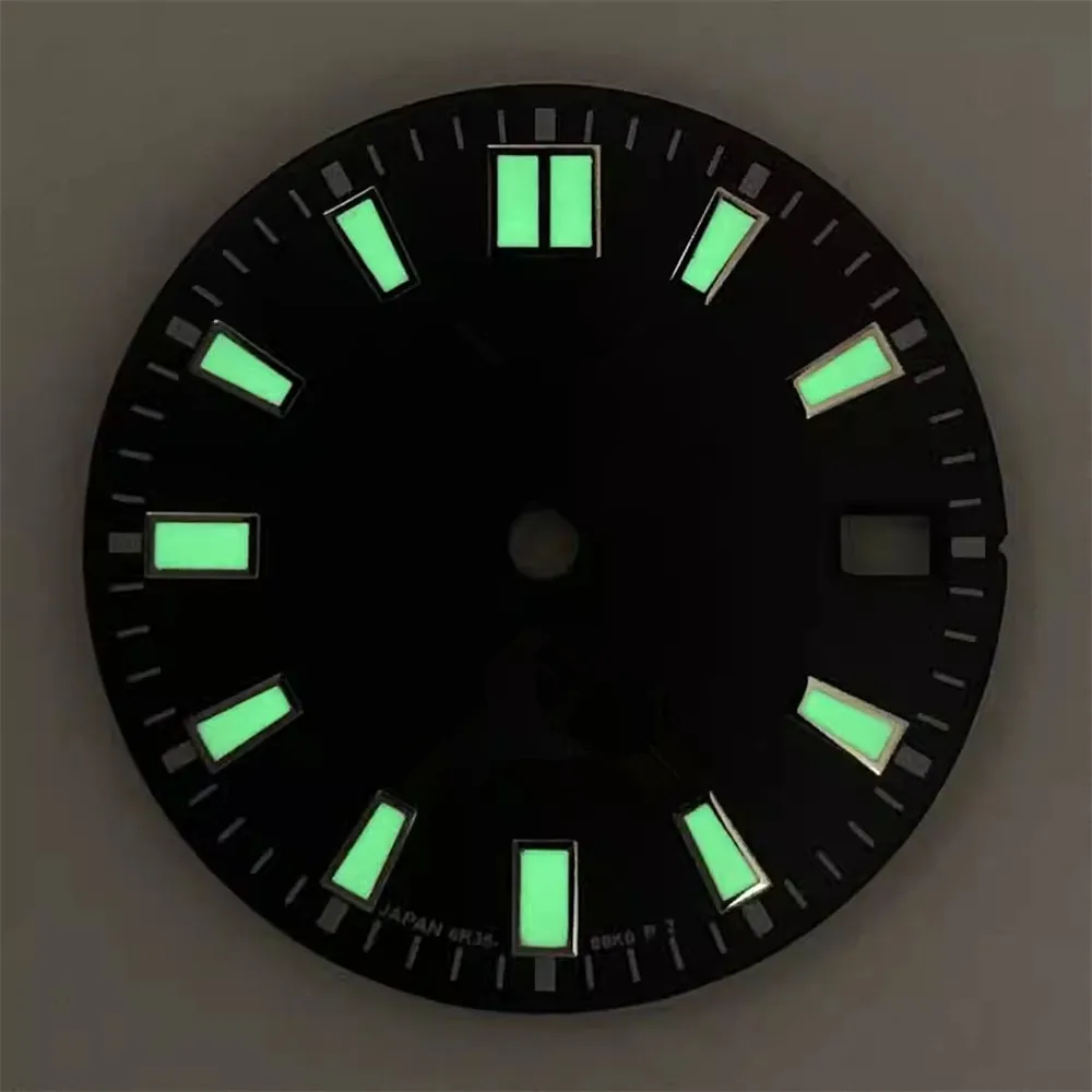 28,5 мм Циферблат часа с писмото шарките на Слънцето за механизъм NH35 / 36 / 4R Универсален голям пирон със зелено сияние