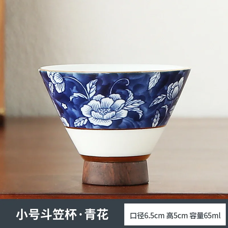 Китайската порцеланова чаена чаша Цзиндэчжэнь, синьо-бяла майстор-чаша, чаена церемония, чай и прибори за здравето, Gongfu, на дървена основа, керамични чаши