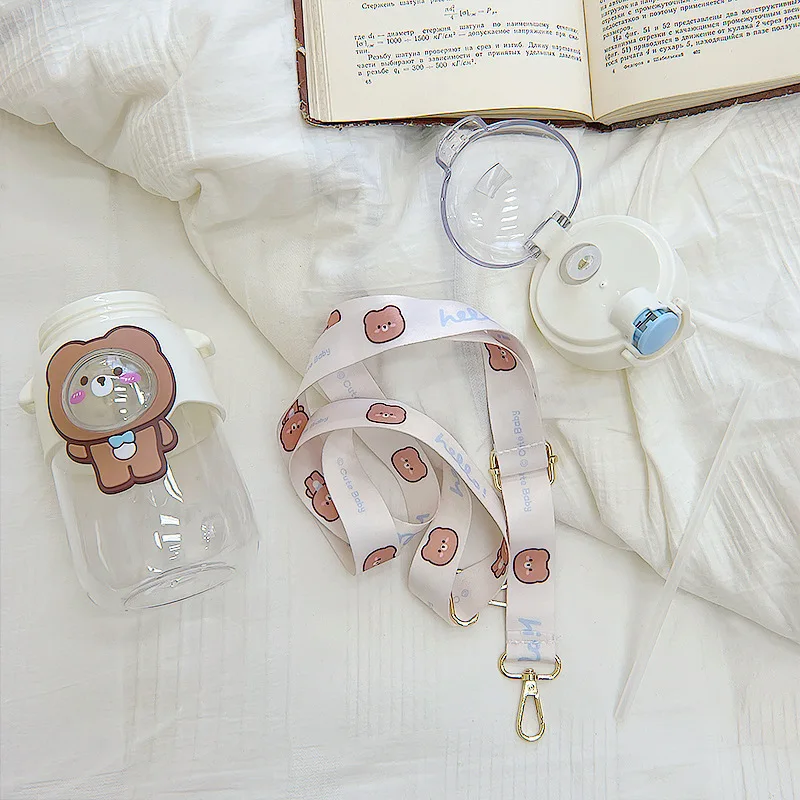 Бебешко шише за вода kawaii с соломенным сладък мечок, Новост 2023, висока температура стикер, пластмасова чаша за вода, напитка, Мобилна студентски момиче