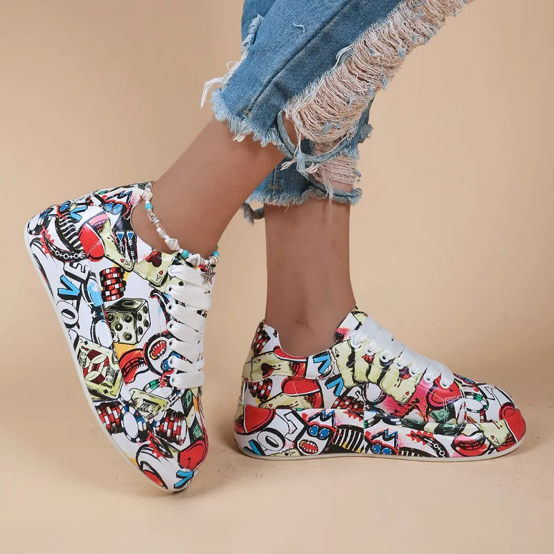 Дамски спортни обувки на дебела подметка, които растежа, дамски нова дамски бели обувки с графити ръчно изработени, градинска ежедневни обувки, големи размери 43