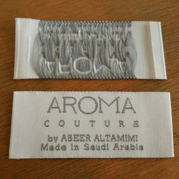 1000 бр, произведено на поръчка, име на магазин 3 * 7 см, сиви букви, тъкани етикети за дрехи в края на гънки