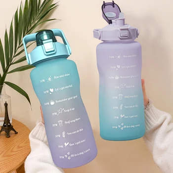 Бутилка за вода с голям капацитет на пълнене 2 л, слама чаша, пластмасови чаши за вода наклон цвят с марка време, спортна бутилка за фитнес на открито