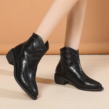 Дамски обувки на платформа, новост 2023 г., дамски ботуши с остри пръсти, удобни ботильоны на ниски токчета, проста офис дамски обувки за пътуване до работа