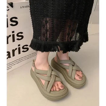 Минималистичные дамски сандали ins черен цвят на дебела подметка 2023, нова лятна универсална плажни обувки в римски стил